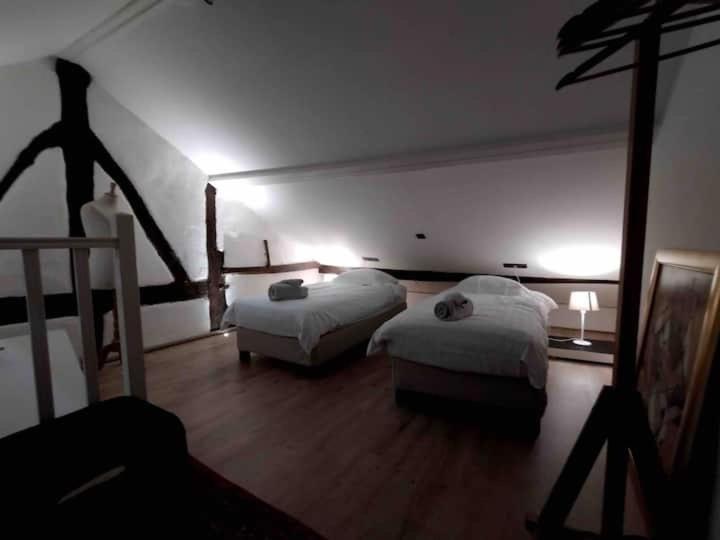 Appartement Atypique - Coeur Historique De Liege Bagian luar foto
